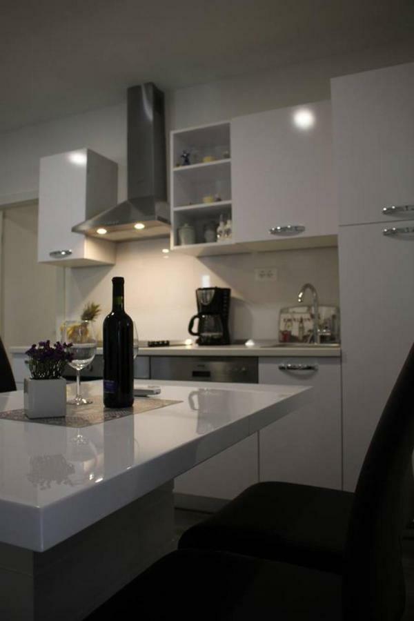 Apartments Holiday 바스카보다 외부 사진