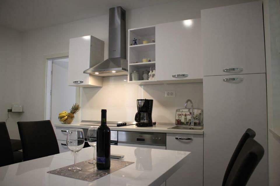 Apartments Holiday 바스카보다 외부 사진