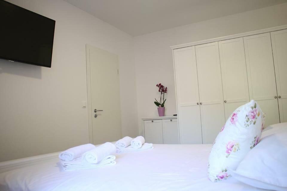 Apartments Holiday 바스카보다 외부 사진