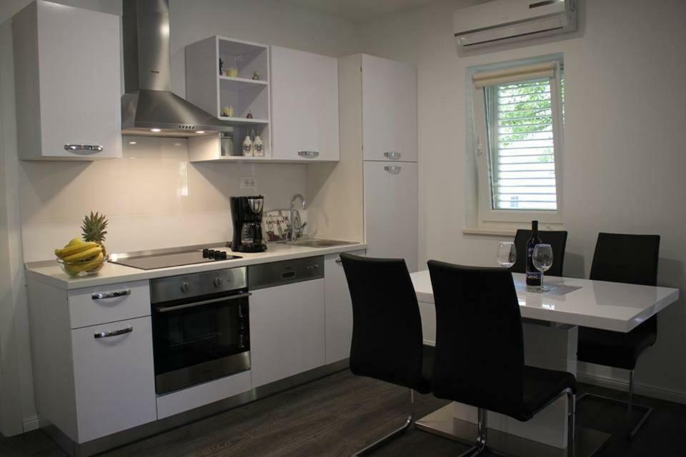 Apartments Holiday 바스카보다 외부 사진