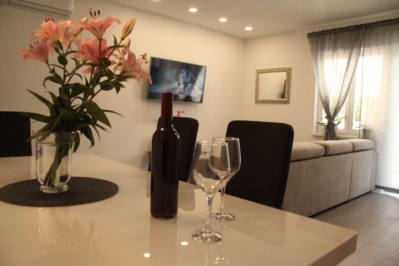 Apartments Holiday 바스카보다 외부 사진
