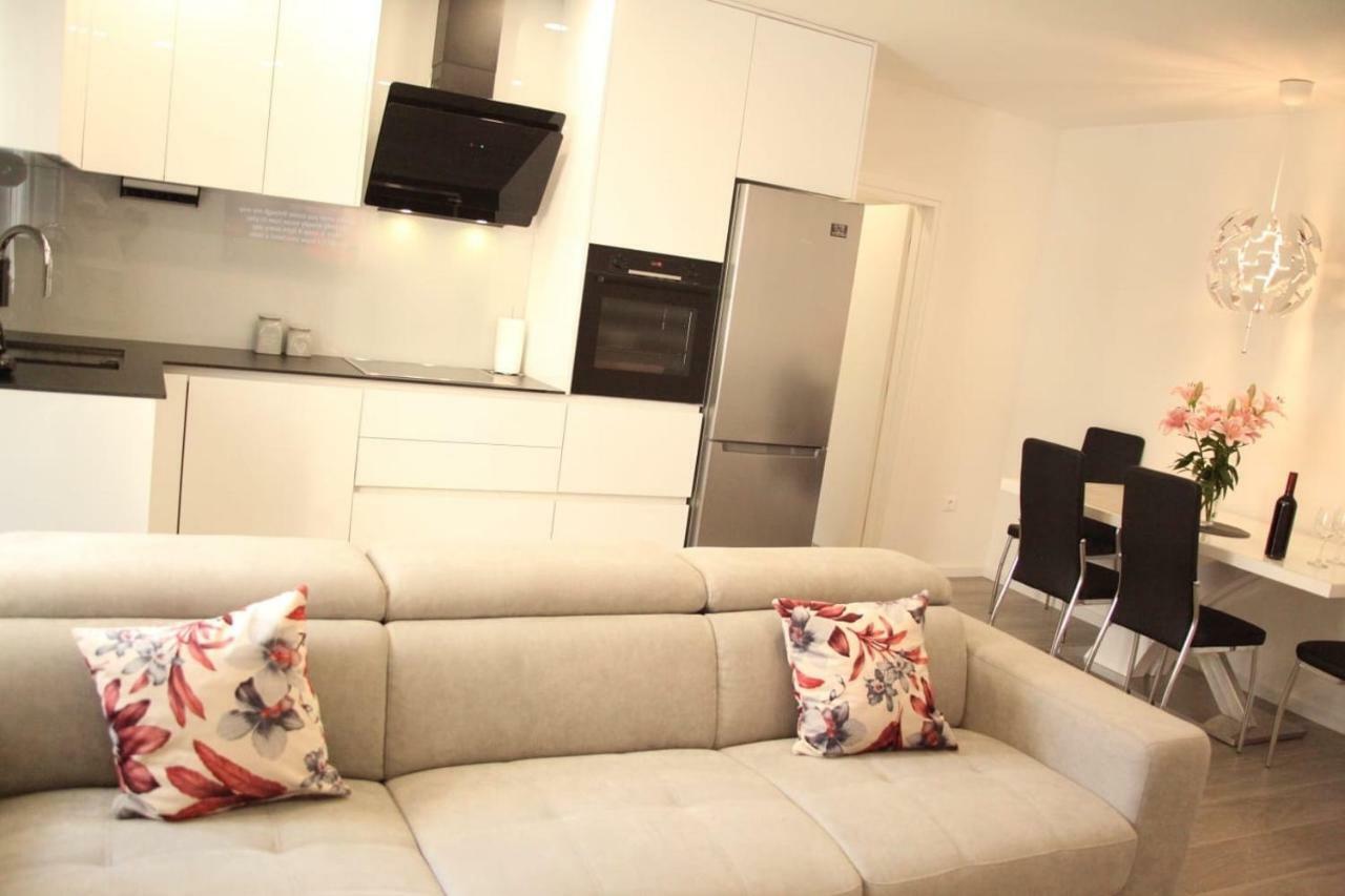 Apartments Holiday 바스카보다 외부 사진